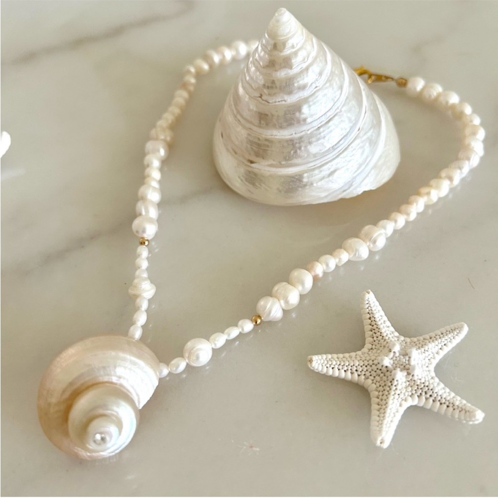 Cream and Gold Pearl Necklace with Shell Pendant